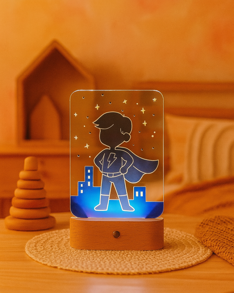 Mali Superheroj UV klirit LED lampa