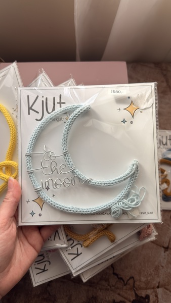 Pleteni natpis MESEC