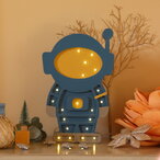 Astronaut drvena LED noćna lampa