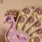 Paun drvena LED noćna lampa roze