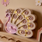 Paun drvena LED noćna lampa roze