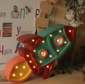 Drvena LED lampa Raketa