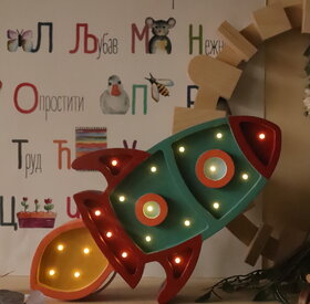 Drvena LED lampa Raketa