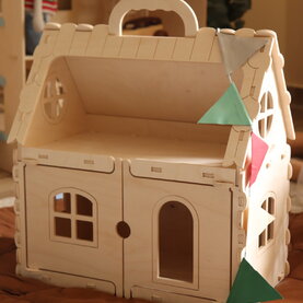 Wooden dollhouse - Suitcase
