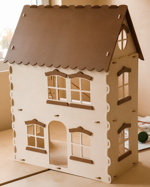 Wooden dollhouse - French