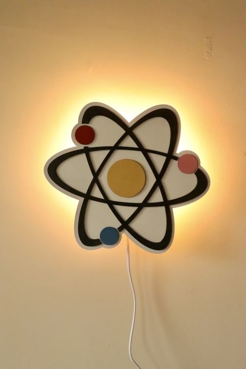 Atom zidna lampa