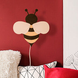 Bee wall lamp