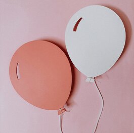 Balloon wall lamp