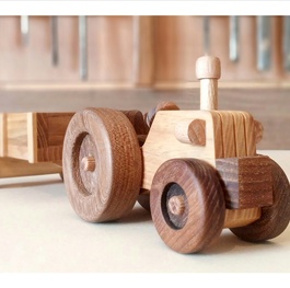 Traktor drvena igračka